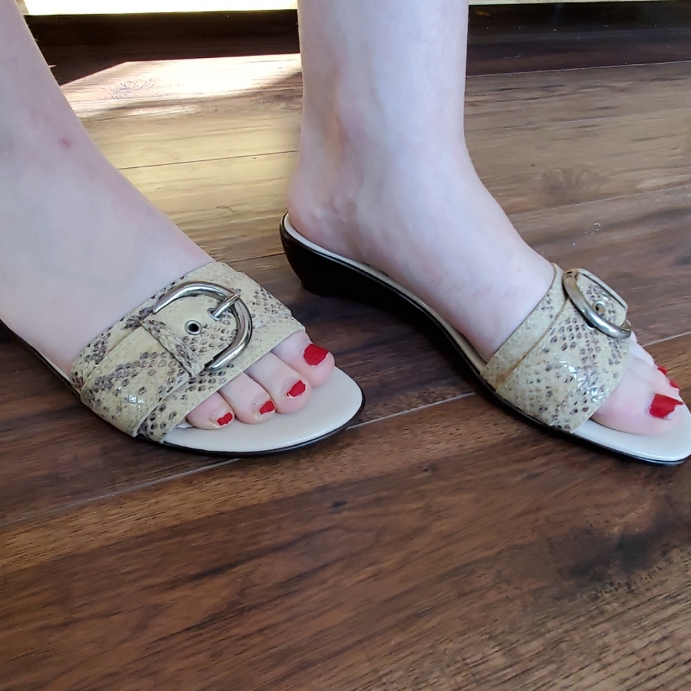 Connie leather wedge
